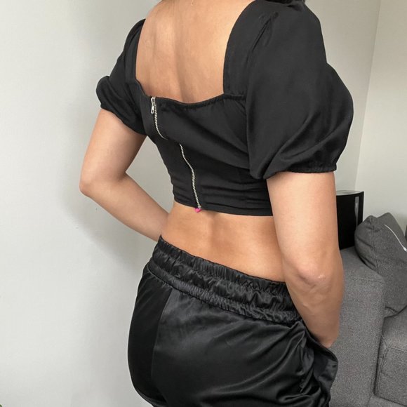 prettylittlething black crop top size US 2 - Picture 5 of 9